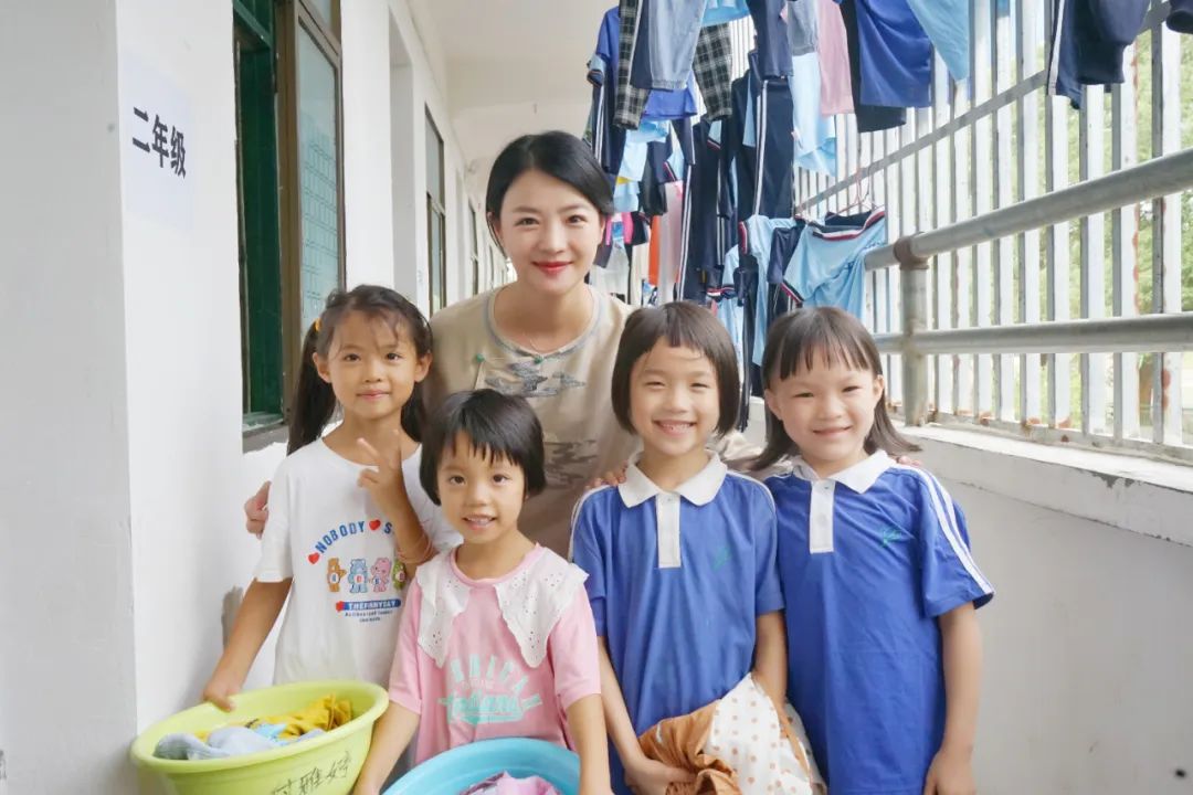 【敬善敬媄】让爱在书卷飞扬中点亮中国,温暖世界